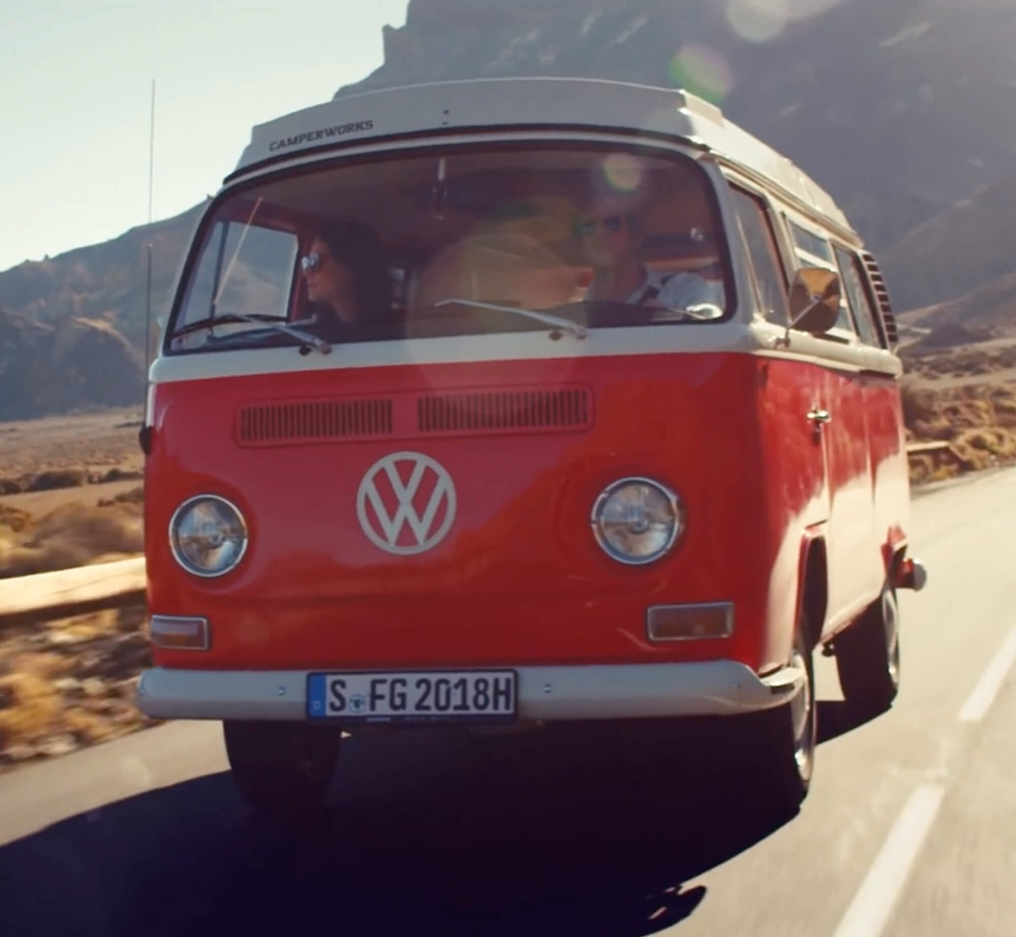 teaser image: Weit weg ist einfach. Unterwegs mit einer Ikone - VW-Bus Bulli